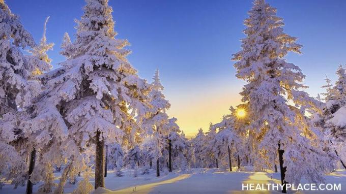 ¿Te las arreglas bien con el invierno? De lo contrario, pruebe estas sugerencias para ayudar a controlar la depresión invernal. Aprendalos en HealthyPlace.