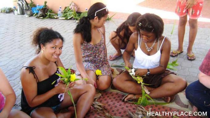 La creatividad aumenta la felicidad (y la creatividad no tiene que estar creando arte o música). ¿Cómo puede la creatividad aumentar tu felicidad? Descúbrelo en HealthyPlace.