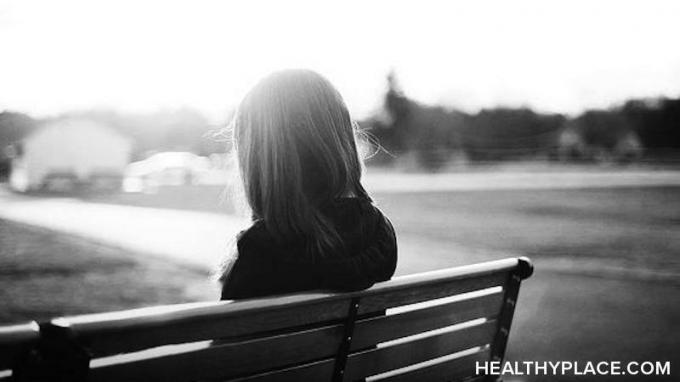 El aislamiento y la soledad son luchas comunes entre quienes viven con alguna enfermedad mental. Aprenda a lidiar con el aislamiento y la soledad en HealthyPlace.com.