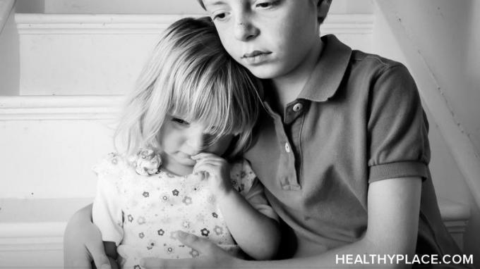 5 niños saludables abusados ​​físicamente