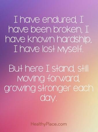 Cita sobre salud mental: he soportado, me he roto, he conocido dificultades, me he perdido. Pero aquí estoy, aún avanzando, cada vez más fuerte.