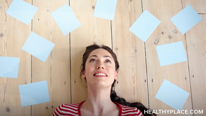 Es posible dejar de pensar en los problemas de manera saludable. Aprenda 3 maneras útiles de distraerse de los problemas en HealthyPlace.