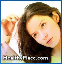 Tricotilomanía, trastorno del tirón del cabello, definición. Información confiable y detallada sobre tricotilomanía incl. signos, complicaciones de la enfermedad del tirón del cabello.