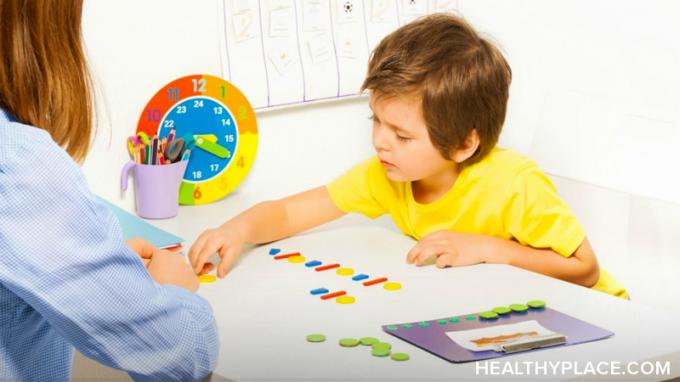 El autismo no es una discapacidad de aprendizaje. Si bien el autismo y las discapacidades de aprendizaje comparten similitudes, existen diferencias claras. Obtenga más información sobre HealthyPlace.
