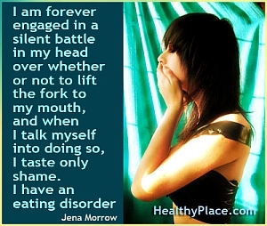 Cita perspicaz sobre los trastornos alimentarios: estoy siempre involucrado en una batalla silenciosa en mi cabeza sobre si levantar el tenedor a mi boca o no, y cuando me convenzo de hacerlo, solo pruebo la vergüenza. Tengo un desorden alimenticio.