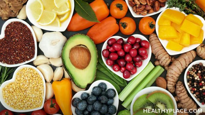 Existe una relación directa entre nutrición y salud mental. Descubra cuál es el vínculo y los alimentos que debe comer en HealthyPlace.